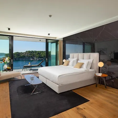 Amelie - Private Seaside Haven Вилла Затон