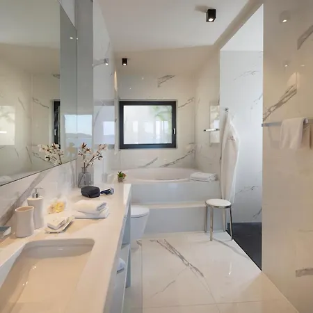 Amelie - Private Seaside Haven Villa *