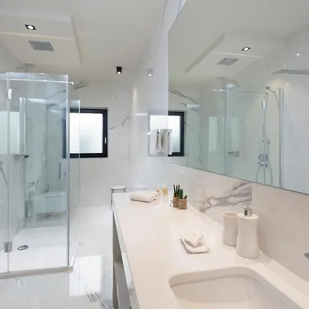 Amelie - Private Seaside Haven Villa