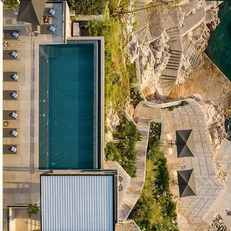 Villa Amelie - Private Seaside Haven *